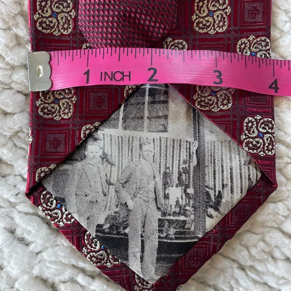 John W. Nordstrom Signature Collection clsssic Silk‎ Tie Red medallion textured